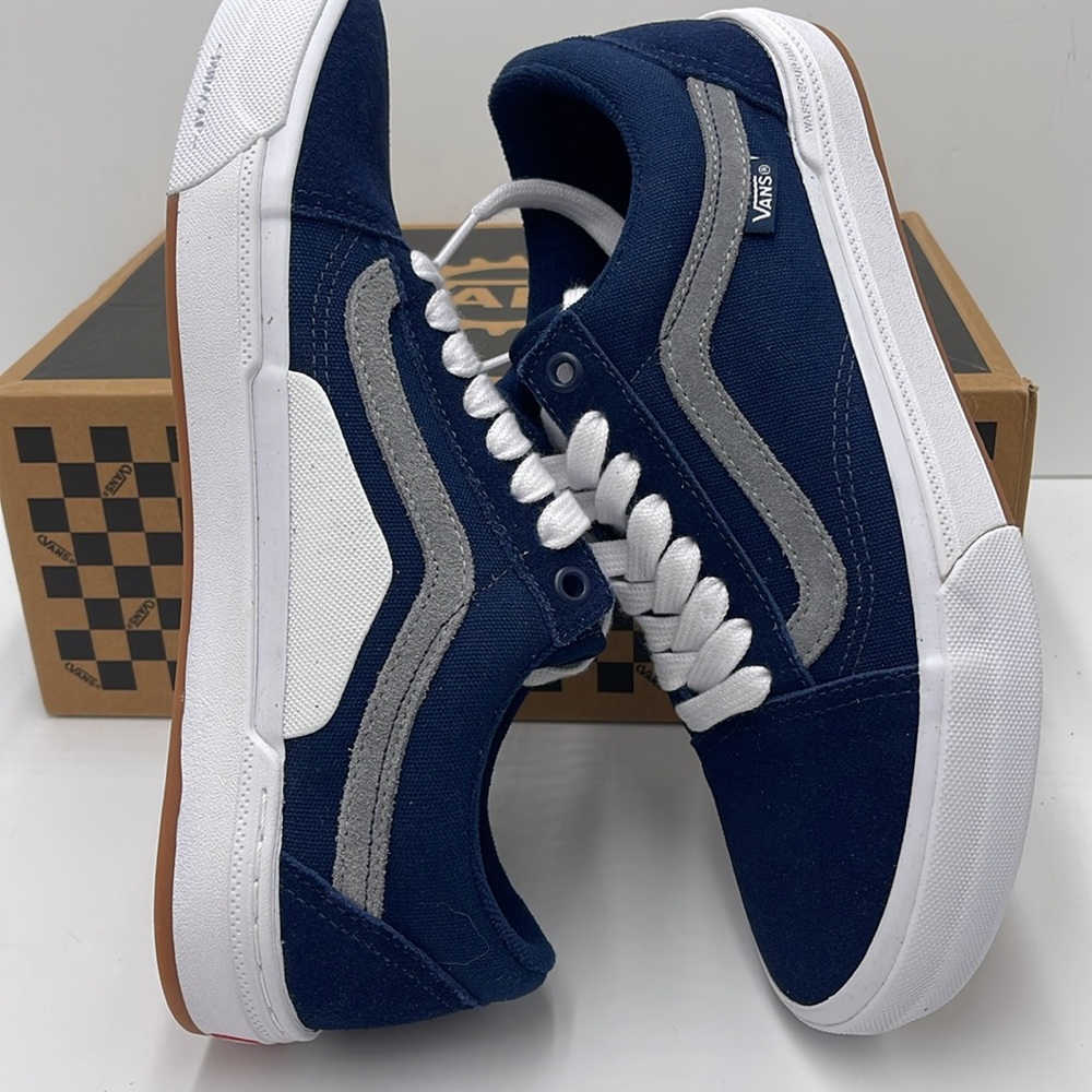 Vans WMNS Blue and White Sneakers Bmx Old Skool
Navy/White
VN0005UZNAV - Picture 11 of 16